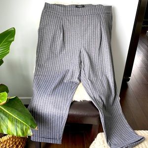 NWOT White pin-striped grey trouser